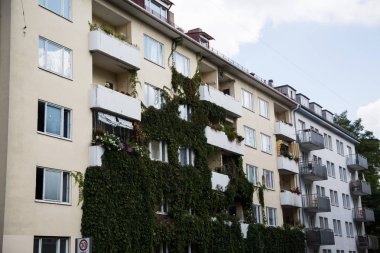 Evler, Münih, mavi gökyüzü evlerin satır