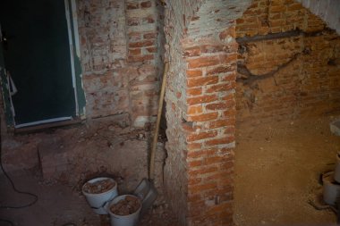 Bir mahzeni vault, eski tuğla, tuğla bina yenileme