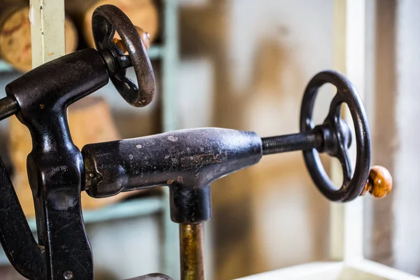 Alte Maschinen in der Schuhmacherwerkstatt — Stockfoto