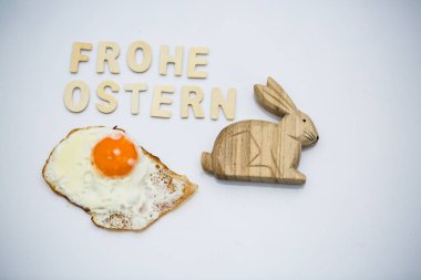 Kızarmış yumurta, metin, mutlu Paskalya Paskalya tavşanı