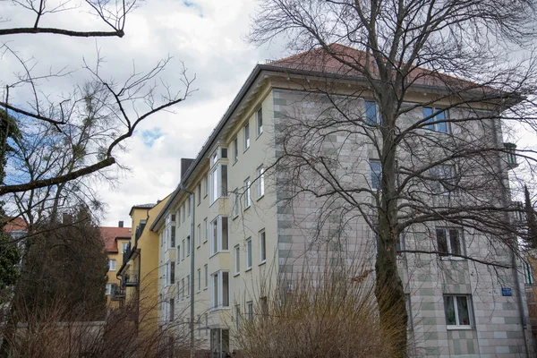 Dom Apartamentami Niemczech Ładnej Dzielnicy Mieszkaniowej — Zdjęcie stockowe