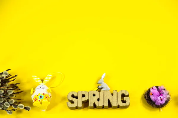 Yellow background with palm catkins, tulips and Easter bunny, co — Stock Photo, Image