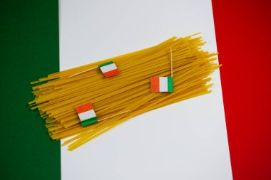 İtalyan bayrağında spagetti