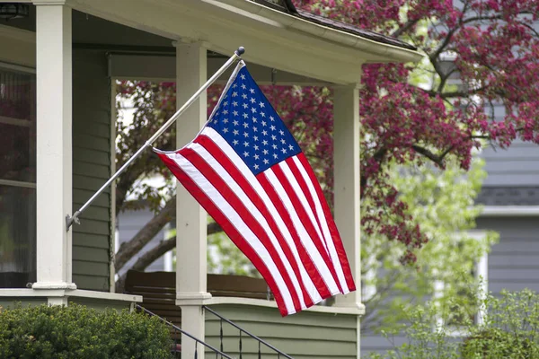Baharda bir Amerikan bayrağı dalgalanacak.