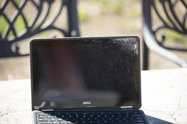 Elgin Illinois Circa 2019 Chromebook Shatered Screen Table Repair — Stock Photo, Image