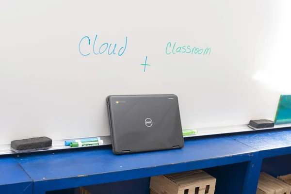 Elgin Illinois Circa 2019 Chromebook Dell Aula — Foto Stock