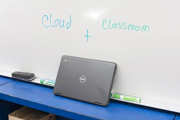 Elgin Illinois Circa 2019 Een Dell Chromebook Een Klaslokaal — Stockfoto