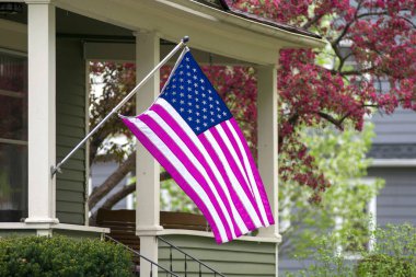 Bir Amerikan Evi, kadınların sorunlarına destek veriyor..