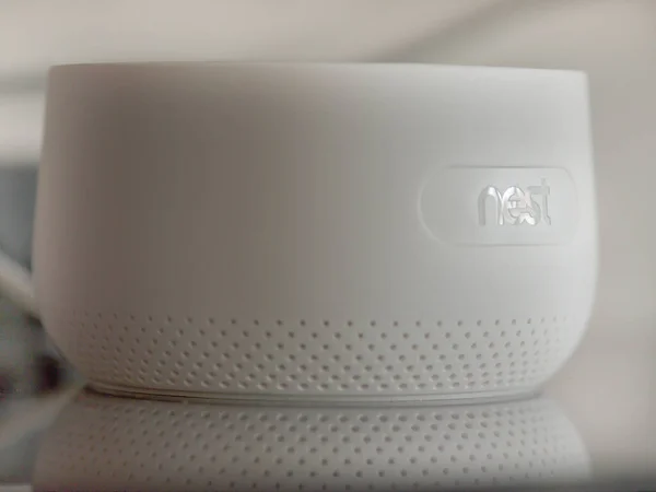 Elgin, IL - 03 / 02 / 2020: Yeni kurulan Yuva Güvenliği Alarm Sistemi.