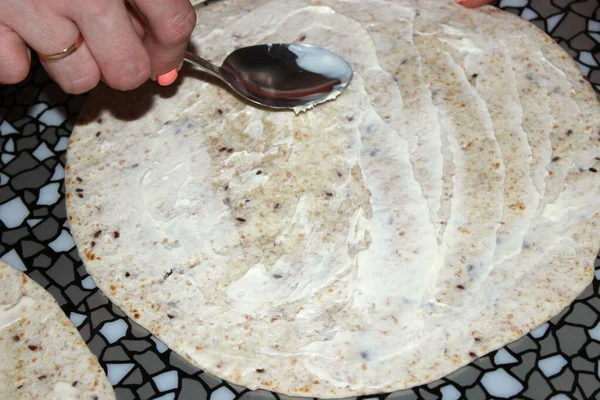 Shawarma Közelkép Főzés Pita Konyha Csirke Sajt Hús Kenyér Étel — Stock Fotó