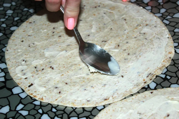 Shawarma Primer Plano Cocina Pita Cocina Pollo Queso Carne Pan —  Fotos de Stock