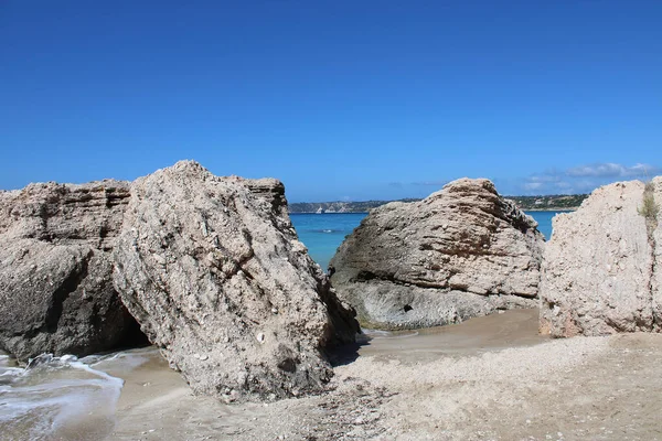 Вид Море Камнями Переднем Плане — стоковое фото