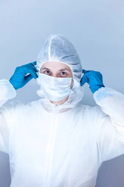 Man Protective Suit Gloves Puts Mask His Face Concept Health — Stock Photo, Image