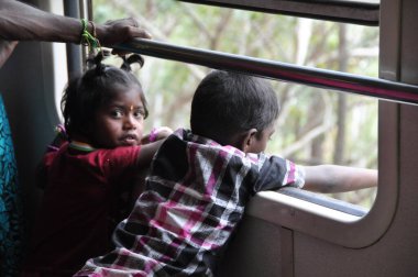 Ella- Sri Lanka 8 Ağustos 2016 - Ella-Nuwara Eliya Treni Sri Lankalı Halkı