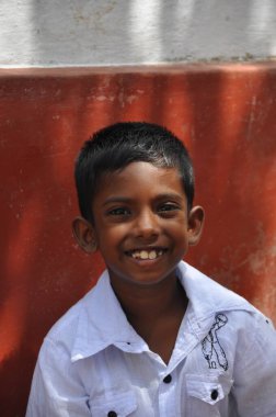 Anhuradhapura - Sri Lanka 11 Ağustos 2016 - Anhuradhapura Budist Tapınağı 'ndaki Sri Lanka Halkı