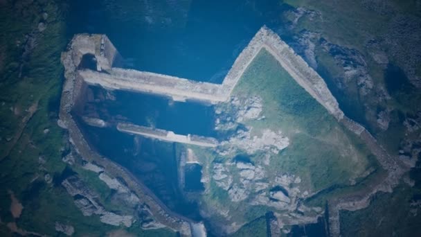 Vista aérea del dron de las ruinas del antiguo castillo — Vídeo de stock