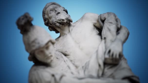 Statue eines trojanischen Helden Aeneas, der seinen greisen Vater rettet — Stockvideo