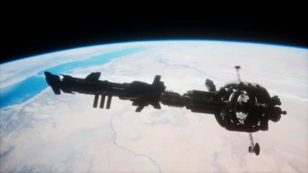 3D иллюстрация космического корабля на орбите вокруг планеты Земля — стоковое видео