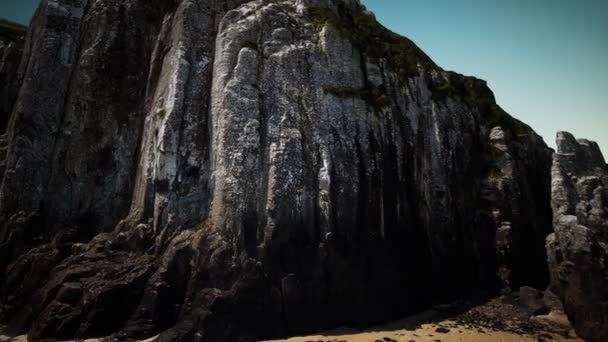 La costa dell'oceano Atlantico con scogliera rocciosa — Video Stock