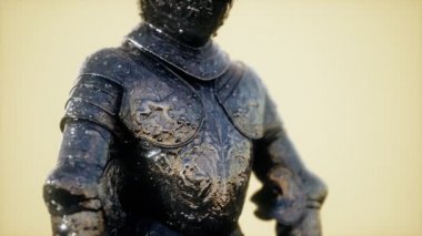 Ortaçağ şövalyesinin zırhı. Askerin metal koruması.
