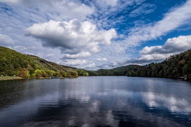 Eifel, Almanya 'da Aachen yakınlarında Ruhrtal rezervuarı