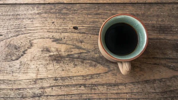 Fekete Kávé Asztalon Kerámia Kerek Csésze Háttér Kávé Háttér — Stock Fotó