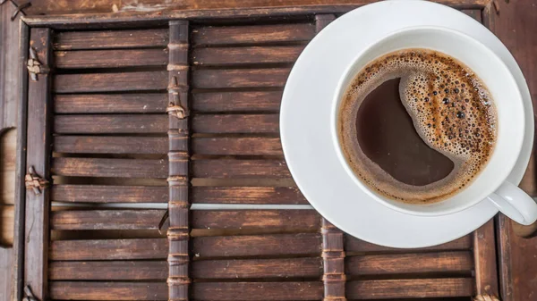 Café Negro Taza Blanca Sobre Fondo Madera — Foto de Stock