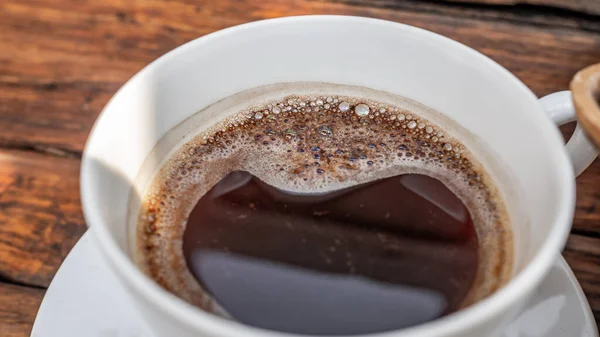 Café Negro Taza Blanca Sobre Fondo Madera — Foto de Stock