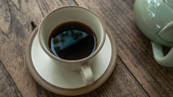 Fekete Kávé Asztalon Kerámia Kerek Csésze Háttér Kávé Háttér — Stock Fotó