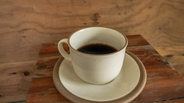 Café Negro Sobre Mesa Madera Taza Redonda Cerámica Fondo Fondo — Foto de Stock