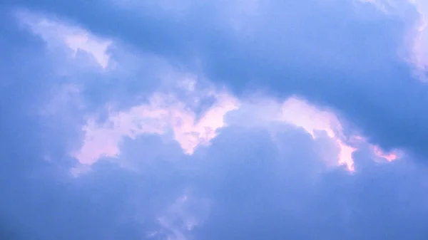 Ohromující Jarní Počasí Abstraktní Skupiny Kumulující Modré Obloze Před Západem — Stock fotografie