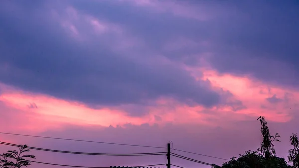 Ohromující Jarní Počasí Abstraktní Skupiny Kumulujících Růžové Obloze Před Západem — Stock fotografie