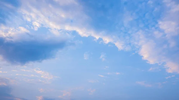 Gruppi Astratti Nubi Strato Altezza Nel Cielo Prima Del Tramonto — Foto Stock