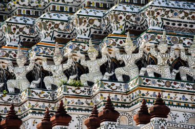 Bangkok, Tayland - 12 Ocak 2019: Wat Arun 'daki Merkez Pagoda' nın Ayrıntıları - Bangkok 'taki Şafak Tapınağı.