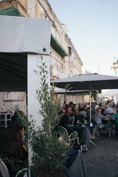 Napoli, İtalya, 25 Ekim 2020 Napoli, İtalya sokakları manzaralı