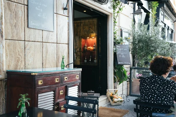 Napoli, İtalya, 25 Ekim 2020 Napoli, İtalya sokakları manzaralı