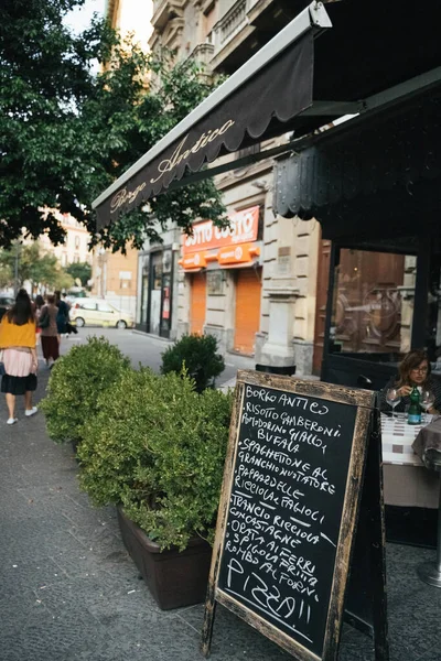 Napoli, İtalya, 25 Ekim 2020 Napoli, İtalya sokakları manzaralı