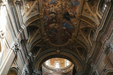 Eski güzel katedralin içi. 