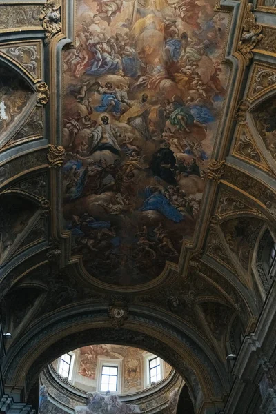 Eski güzel katedralin içi. 