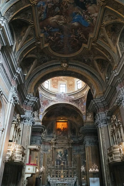 Eski güzel katedralin içi. 