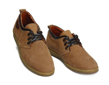 Erkek ayakkabıları beyaz arkaplanda izole.