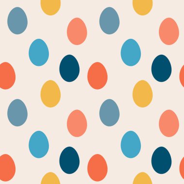 Düzensiz paskalya boyalı yumurtalar badem zemininde kırmızı, mavi ve sarı renklerle sakin desenler