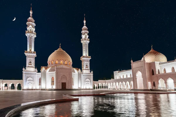 Luna Las Estrellas Brillan Sobre Mezquita Blanca —  Fotos de Stock