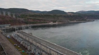 Nehir ve Dağlı Hidroelektrik Santrali