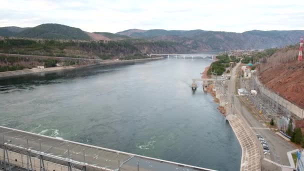 Central Hidroeléctrica Con Río Montañas — Vídeo de stock