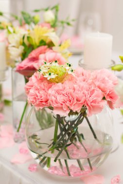 Lüks bir şekilde dekore düğün tablo