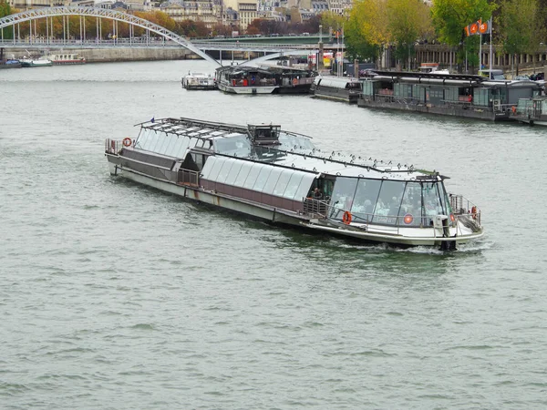 Piacere Barca Fiume Senna Parigi Francia Deserto Senza Turisti Auto — Foto Stock