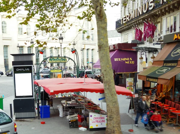 Paris Fransa Bir Şehir Caddesinde Terk Edilmiş Turist Yok Kendini — Stok fotoğraf