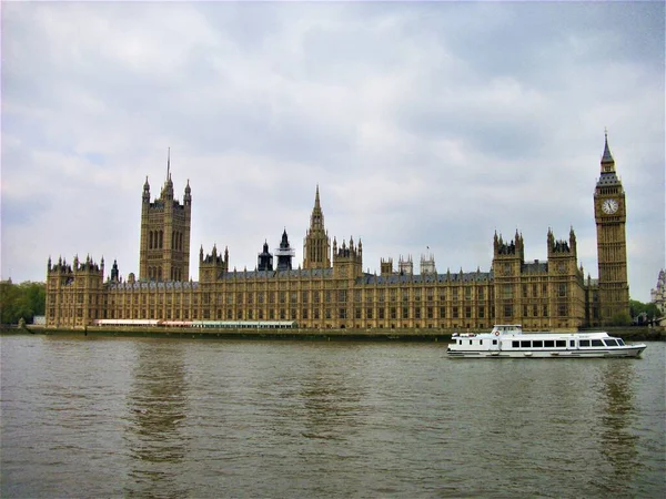 ロンドンの国会議事堂は — ストック写真