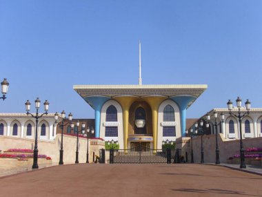 Umman Muscat Deniz kenarındaki kayalık başkent.